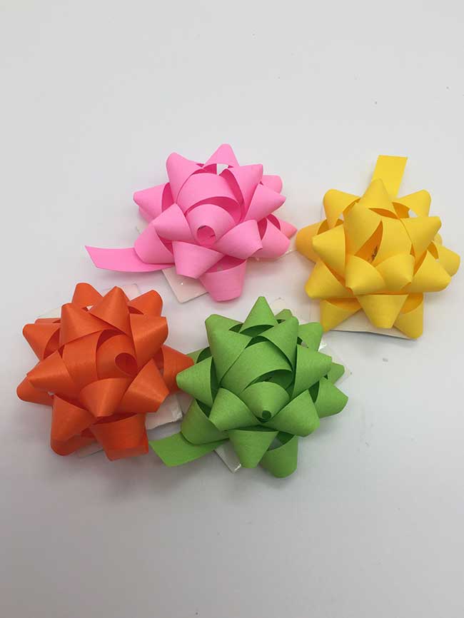 moñas de regalo pastel